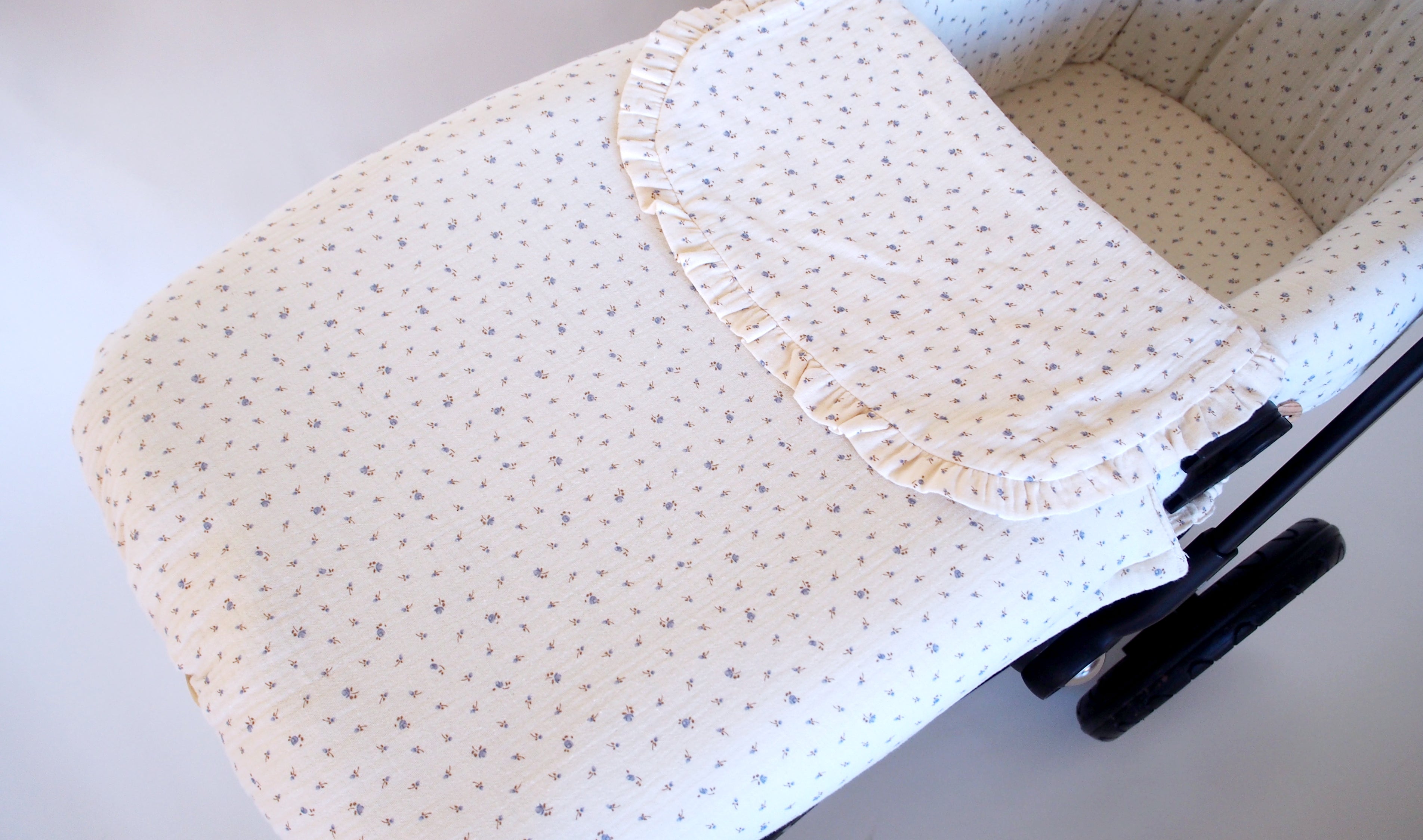 Colcha para capazo flores LEO – Pipa y Limón - Main Image